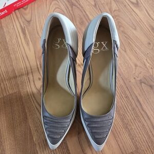 Women's Gray Pumps